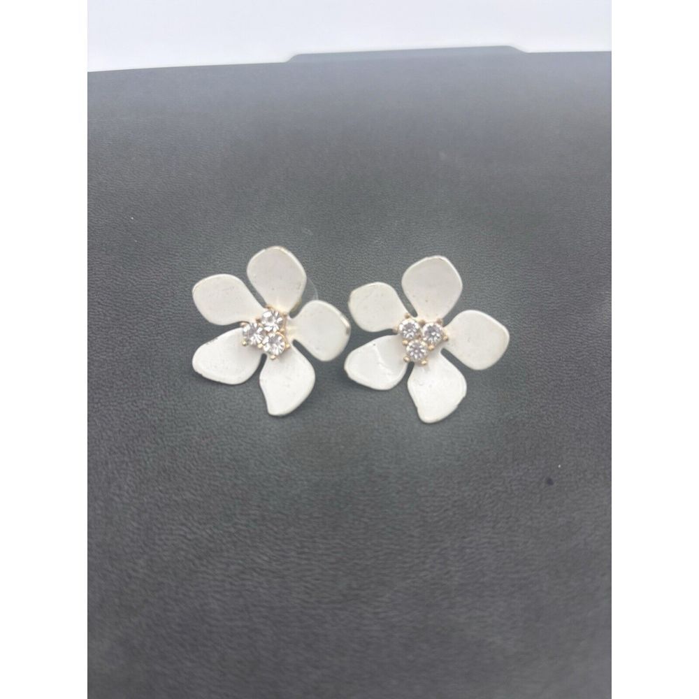 White‎ Flower Stud Earrings. With Three Faux Diamonds In Center Enamel. 2615